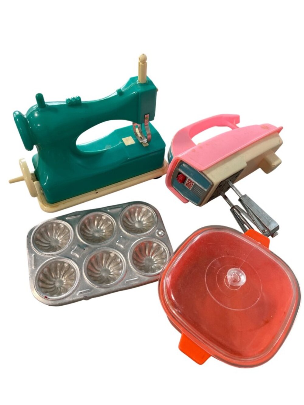 Vintage Childs Kitchen Set Toy Sewing Machine Mixer Bakeware Plastic Container